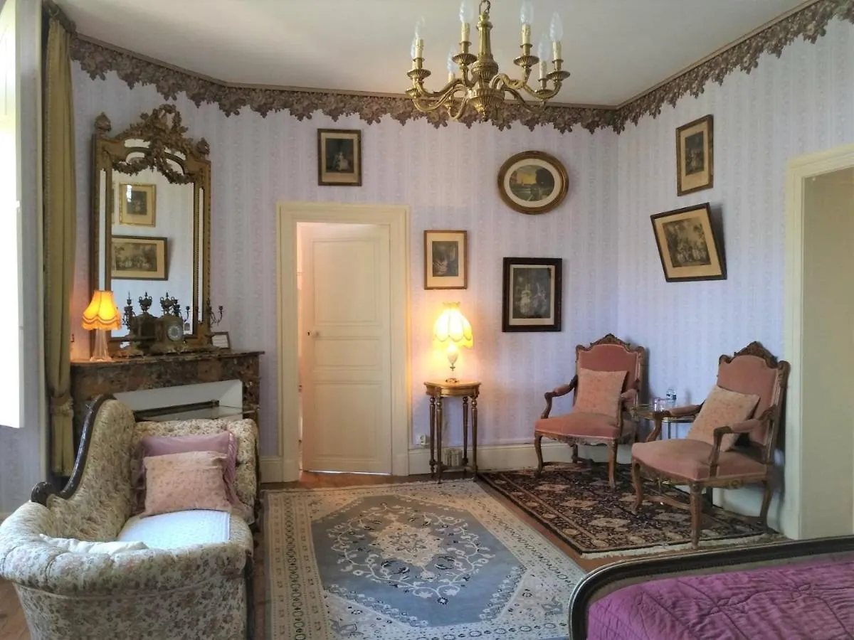 Château de la Vernède Saint-Rémy-de-Chargnat 0*,