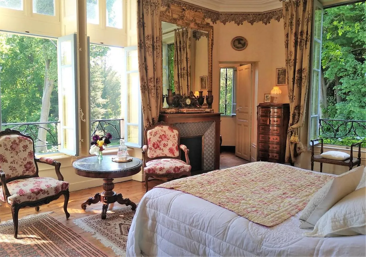 Château de la Vernède Saint-Rémy-de-Chargnat Couette-café